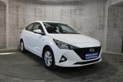 Белый Hyundai Solaris 1.6 AT (123 л.с.) 2021 фото 2