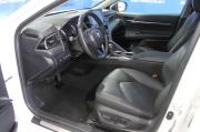 белый Toyota Camry 2.5 AT (200 л.с.) 2021 фото 13