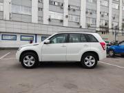 белый Suzuki Grand Vitara 2.0 AT (140 л.с.) 4WD 2011 фото 3