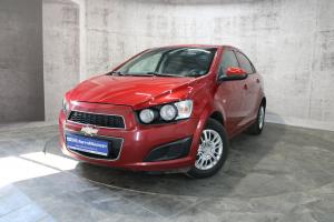 Красный Chevrolet Aveo 1.6 MT (115 л.с.) 2012