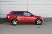 Красный Suzuki Grand Vitara 2.0 MT (140 л.с.) 4WD 2010 фото 3