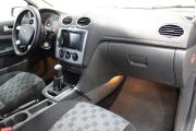Синий Ford Focus 1.6 MT (100 л.с.) 2007 фото 10