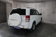 Белый Suzuki Grand Vitara 2.0 MT (140 л.с.) 4WD 2012 фото 5