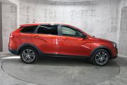 Красный Lada (ВАЗ) Vesta SW Cross 1.6 MT (106 л.с.) 2019 фото 3