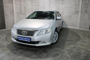Серый Toyota Camry 2.0 AT (148 л.с.) 2013