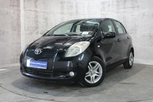Черный Toyota Yaris 1.3 MT (87 л.с.) 2007