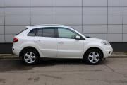 Белый Renault Koleos 2.5 CVT (171 л.с.) 4WD 2012 фото 4