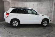 Белый Suzuki Grand Vitara 2.0 MT (140 л.с.) 4WD 2012 фото 3