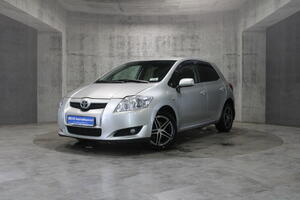 Серый Toyota Auris 1.6 AMT (124 л.с.) 2007