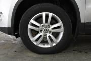 Серый Volkswagen Tiguan 1.4 MT (150 л.с.) 4WD 2009 фото 13