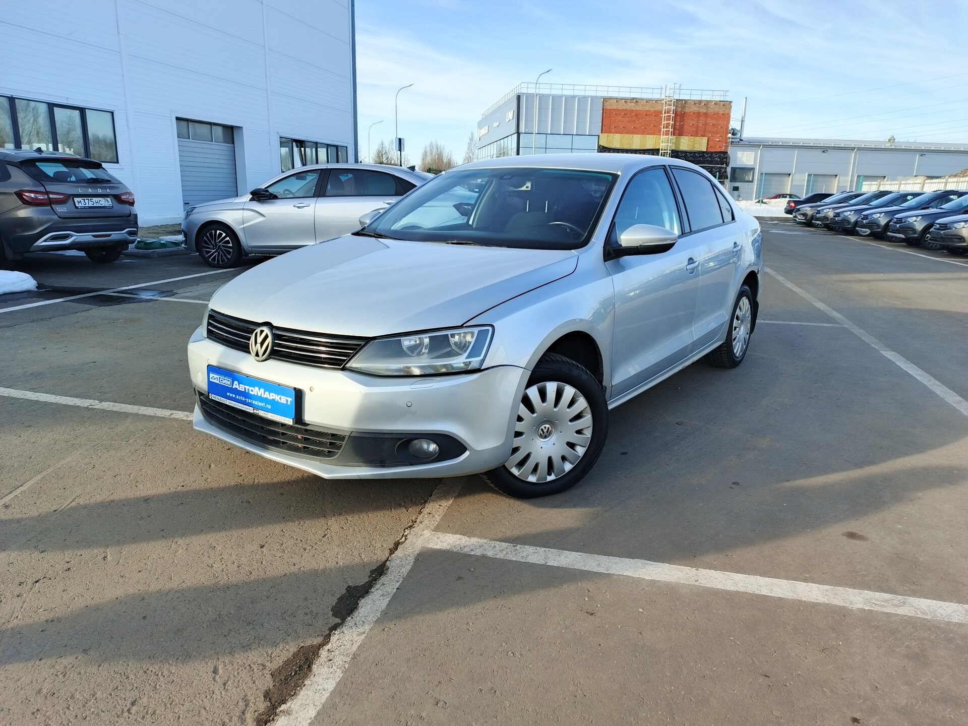 Серый Volkswagen Jetta 1.4 MT (150 л.с.) 2011