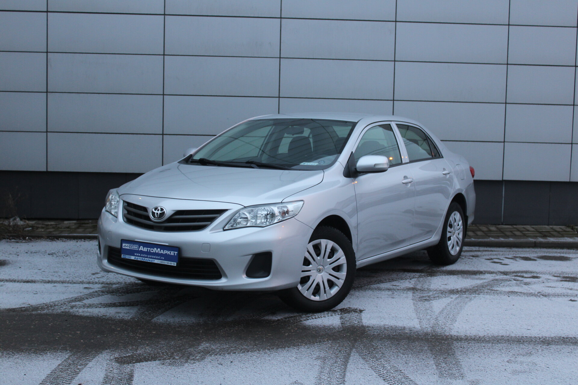 Серый Toyota Corolla 1.6 MT (124 л.с.) 2011