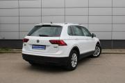 Белый Volkswagen Tiguan 2.0 AMT (180 л.с.) 4WD 2017 фото 5