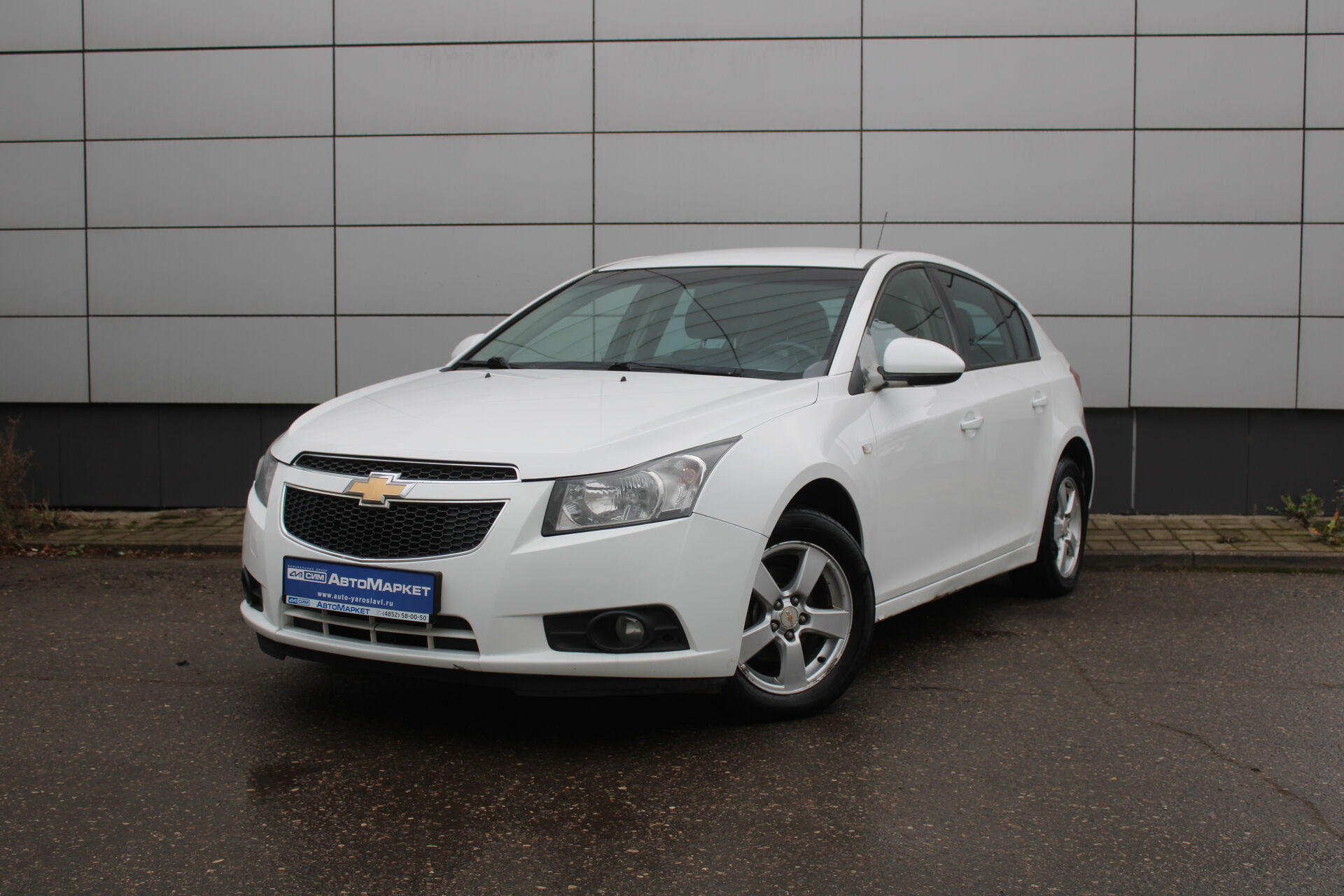 Белый Chevrolet Cruze 1.8 AT (141 л.с.) 2012
