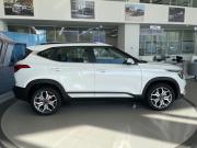 белый Kia Seltos 2.0 CVT (149 л.с.) 2022 фото 6