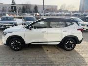 белый Kia Seltos 1.5 CVT (115 л.с.) 2026 фото 3