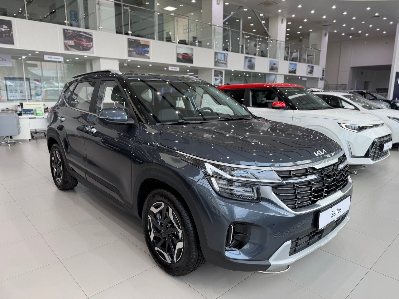 Серый Kia Seltos, I Рестайлинг 1.5 CVT (115 л.с.) 2025