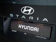 черный Hyundai Staria 1.6hyb AT (245 л.с.) 2026 фото 12