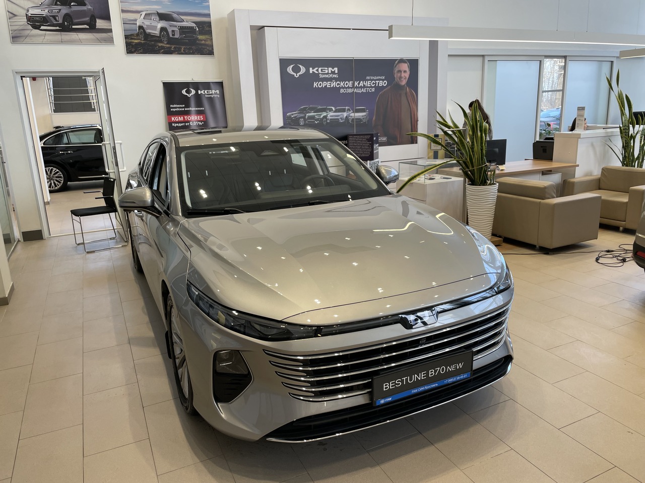 серебряный Bestune B70 2.0 AT (217 л.с.) 2024