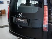черный Hyundai Staria 1.6hyb AT (245 л.с.) 2026 фото 9